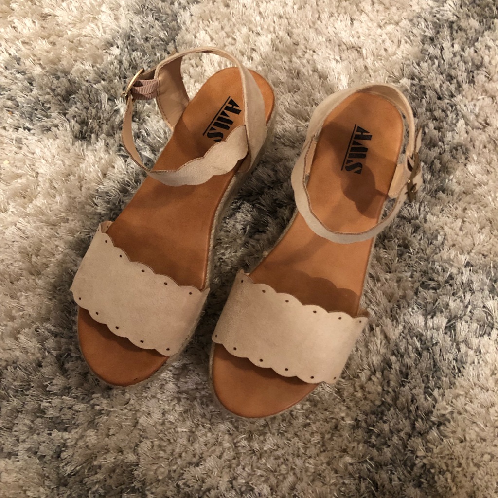 Tan Platforms